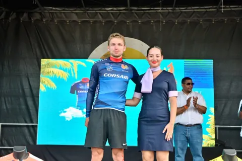 Cérémonie du maillot combiné Corsair après l'étape 3.