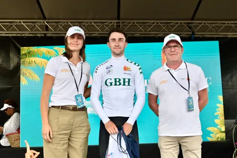 Cérémonie du maillot blanc GBH, meilleur jeune, après l'étape 4.