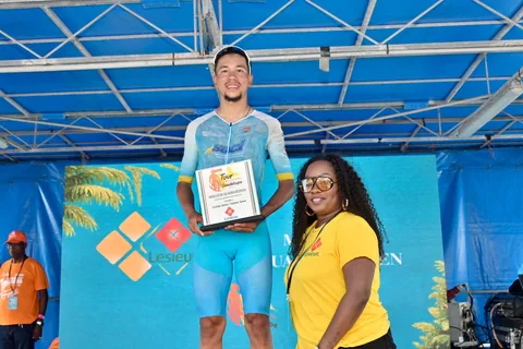 Remise du prix du meilleur guadeloupéen (Lesieur) après l'étape 5.