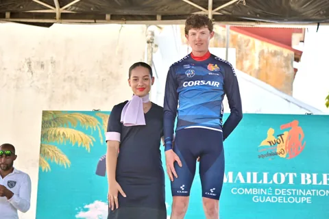 Cérémonie du maillot combiné Corsair après l'étape 6.